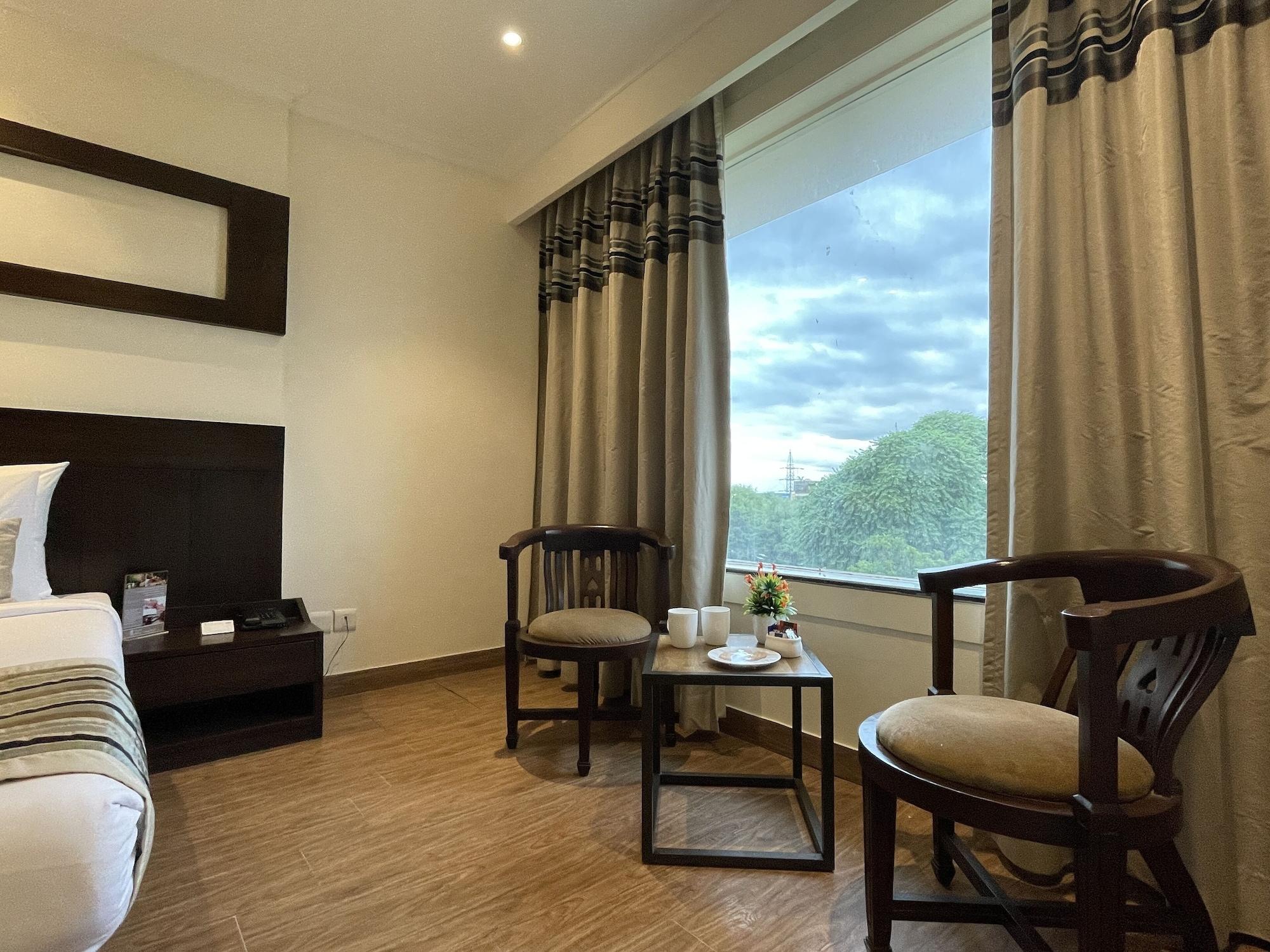 Royale Sarovar Portico Agra Агра Екстер'єр фото