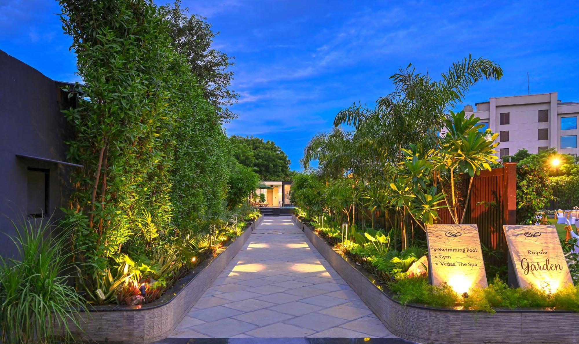 Royale Sarovar Portico Agra Агра Екстер'єр фото