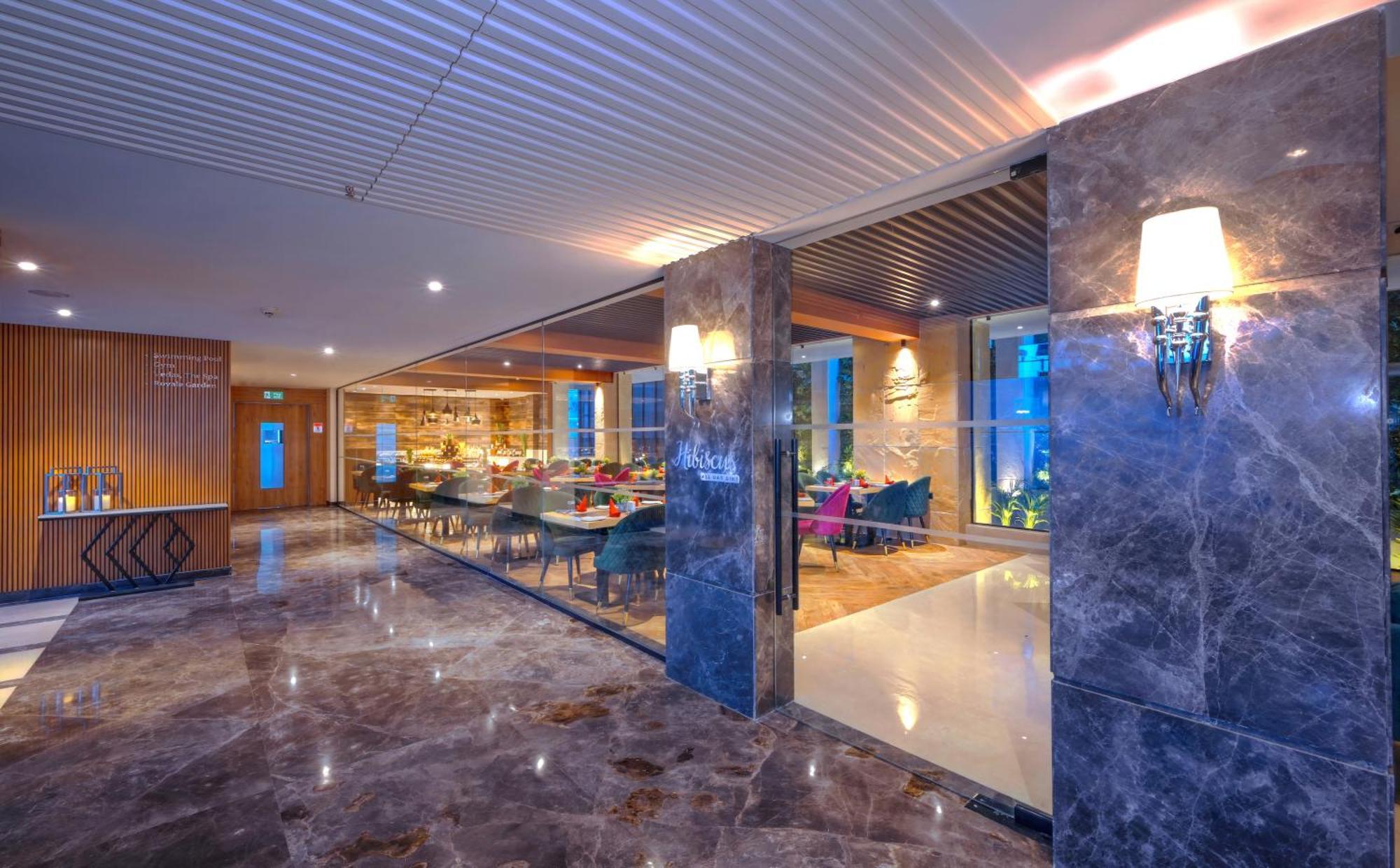 Royale Sarovar Portico Agra Агра Екстер'єр фото