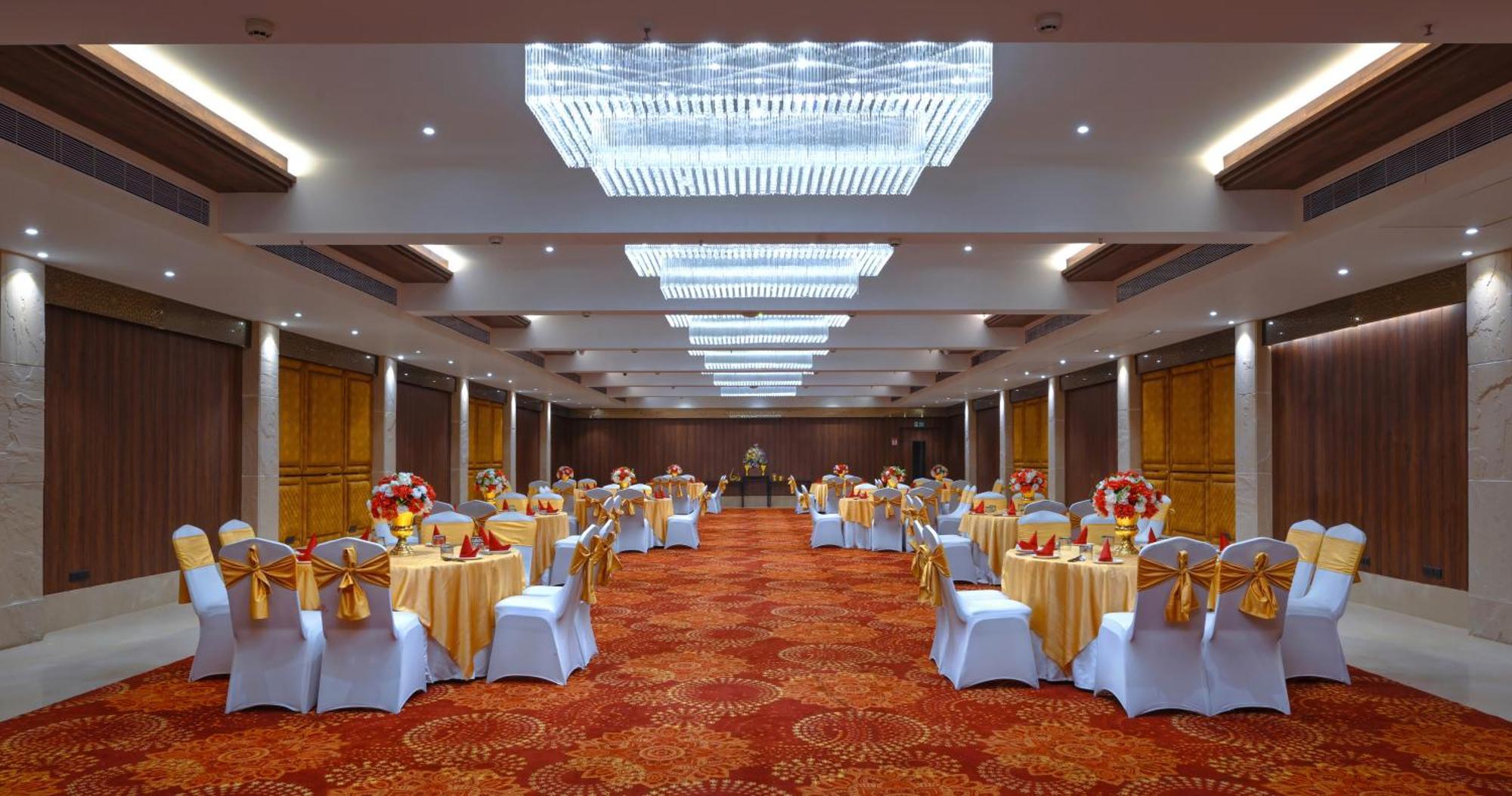 Royale Sarovar Portico Agra Агра Екстер'єр фото