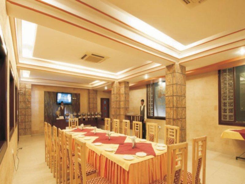 Royale Sarovar Portico Agra Агра Екстер'єр фото